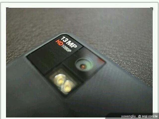 MOTO RAZR XT910大陸推1300萬升級版 MOTO RAZR XT910大陸推1300萬升級版