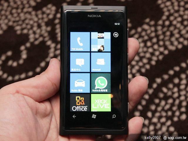 NOKIA Lumia 800/710芒果機 11/26起預購送好禮