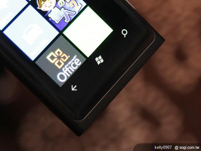 NOKIA Lumia 800/710芒果機 11/26起預購送好禮