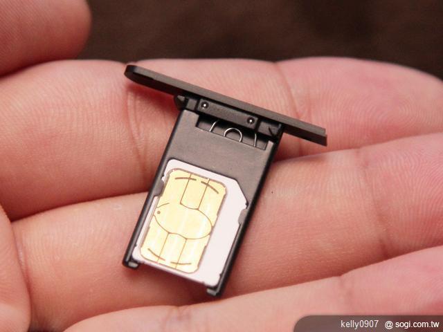 NOKIA Lumia 800/710芒果機 11/26起預購送好禮