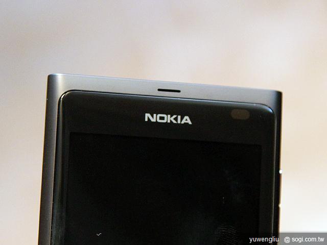 NOKIA Lumia 800/710芒果機 11/26起預購送好禮