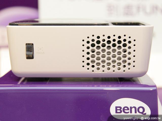 BenQ GP2迷你投影機 iPhone隨插即播 資訊月首賣