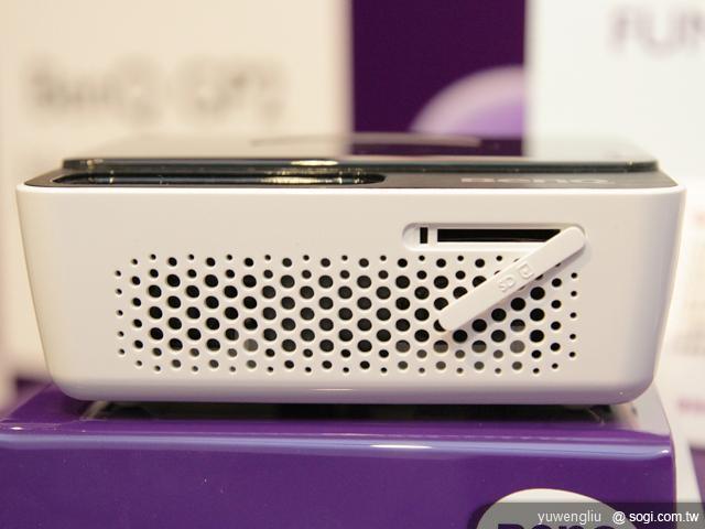 BenQ GP2迷你投影機 iPhone隨插即播 資訊月首賣