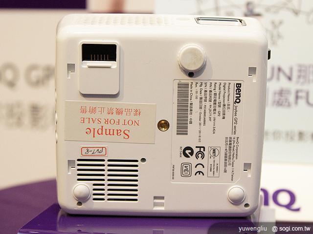 BenQ GP2迷你投影機 iPhone隨插即播 資訊月首賣