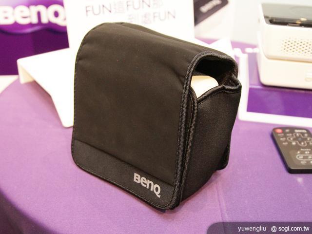 BenQ GP2迷你投影機 iPhone隨插即播 資訊月首賣