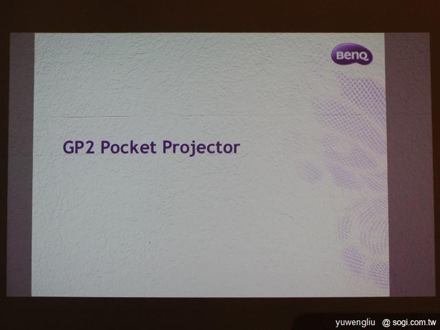 BenQ GP2迷你投影機 iPhone隨插即播 資訊月首賣