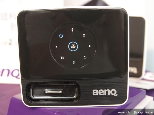 BenQ GP2迷你投影機 iPhone隨插即播 資訊月首賣
