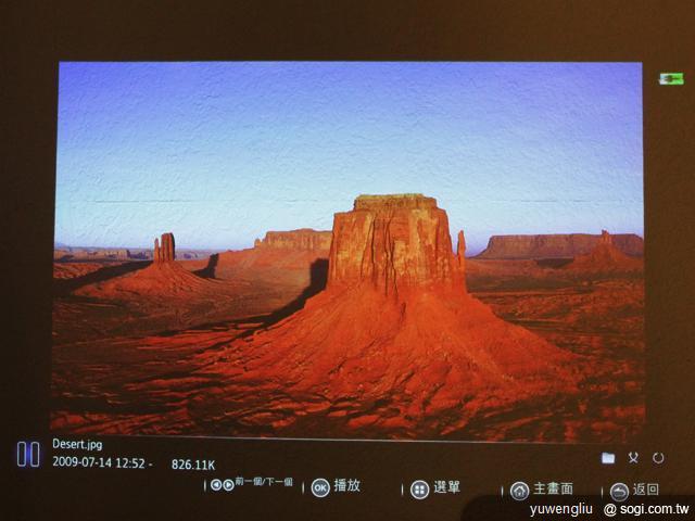 BenQ GP2迷你投影機 iPhone隨插即播 資訊月首賣