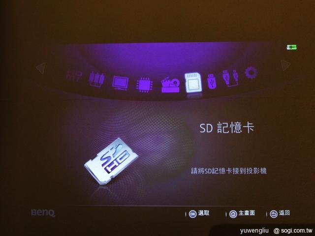 BenQ GP2迷你投影機 iPhone隨插即播 資訊月首賣