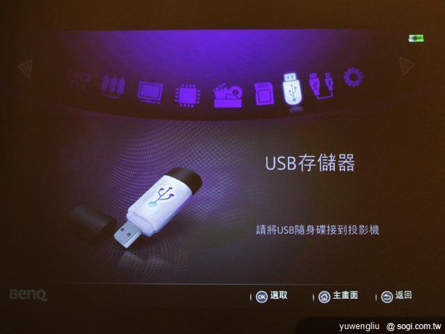 BenQ GP2迷你投影機 iPhone隨插即播 資訊月首賣