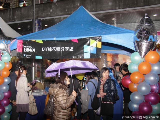 NOKIA Lumia 800/710芒果機開賣 嚴爵飆歌助陣