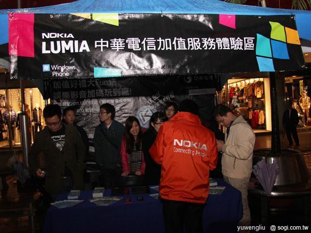 NOKIA Lumia 800/710芒果機開賣 嚴爵飆歌助陣