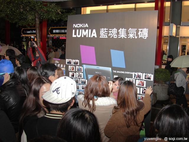 NOKIA Lumia 800/710芒果機開賣 嚴爵飆歌助陣