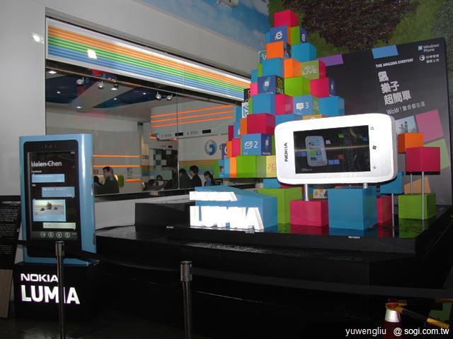 NOKIA Lumia 800/710芒果機開賣 嚴爵飆歌助陣