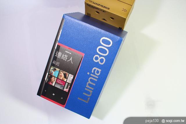 【簡易開箱】阿楞的 Nokia Lumia 800 【簡易開箱】阿楞的 Nokia Lumia 800