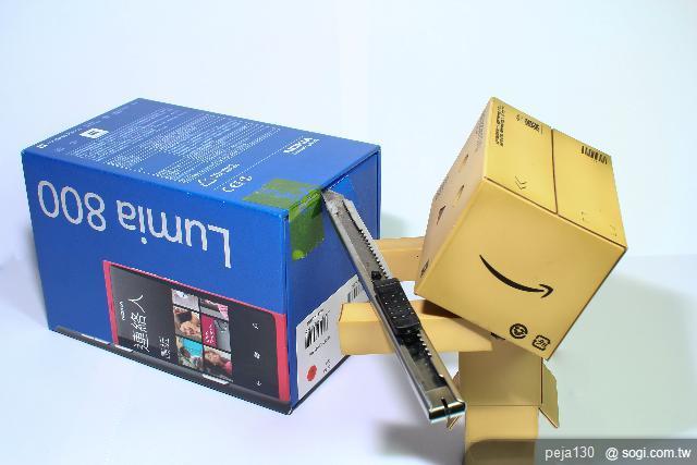 【簡易開箱】阿楞的 Nokia Lumia 800 【簡易開箱】阿楞的 Nokia Lumia 800