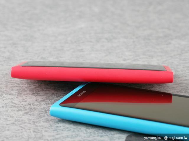 NOKIA Lumia 800 諾基亞芒果旗艦靚機