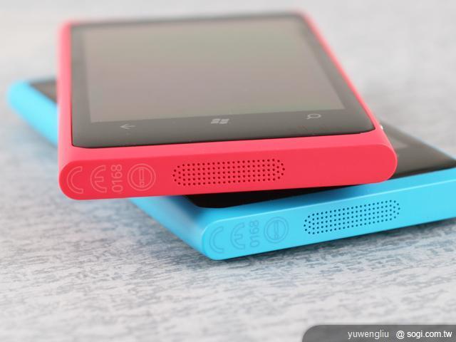 NOKIA Lumia 800 諾基亞芒果旗艦靚機