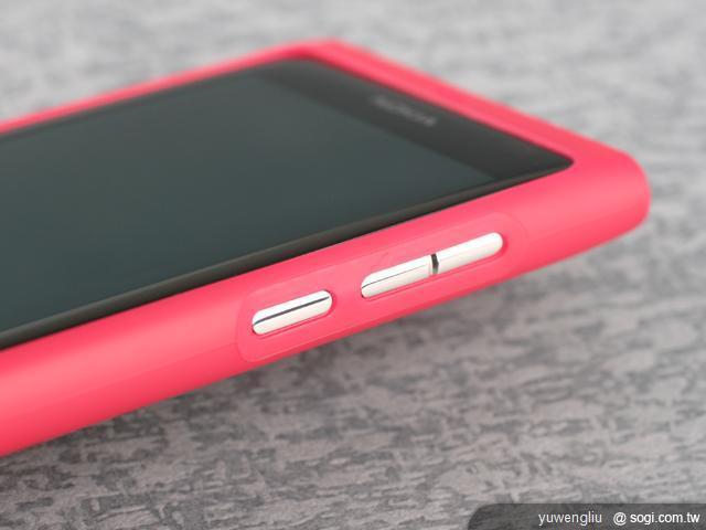 NOKIA Lumia 800 諾基亞芒果旗艦靚機