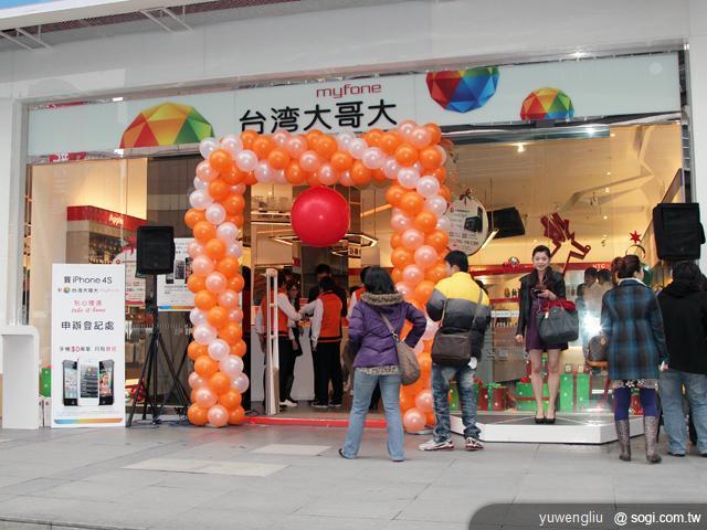 iPhone 4S 電信三雄與蘋果同步開賣