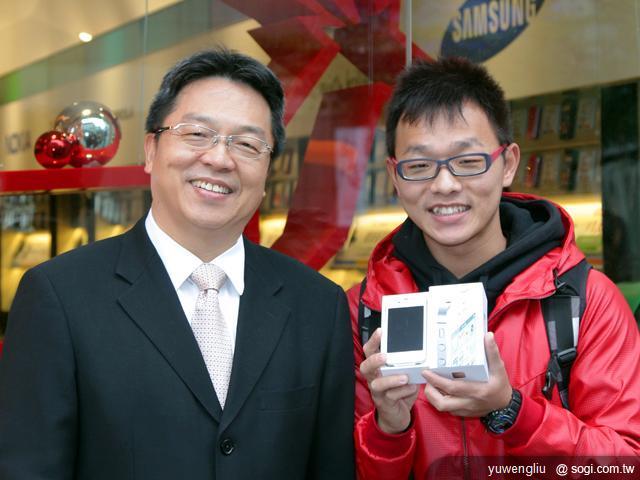 iPhone 4S 電信三雄與蘋果同步開賣