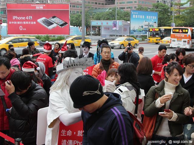 iPhone 4S 電信三雄與蘋果同步開賣