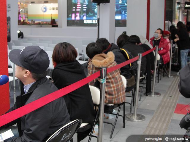 iPhone 4S 電信三雄與蘋果同步開賣