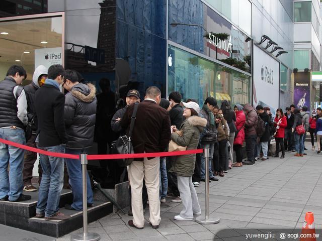 iPhone 4S 電信三雄與蘋果同步開賣