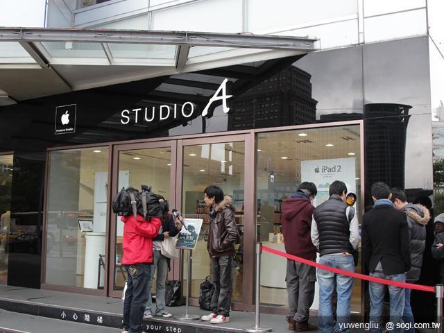 iPhone 4S 電信三雄與蘋果同步開賣