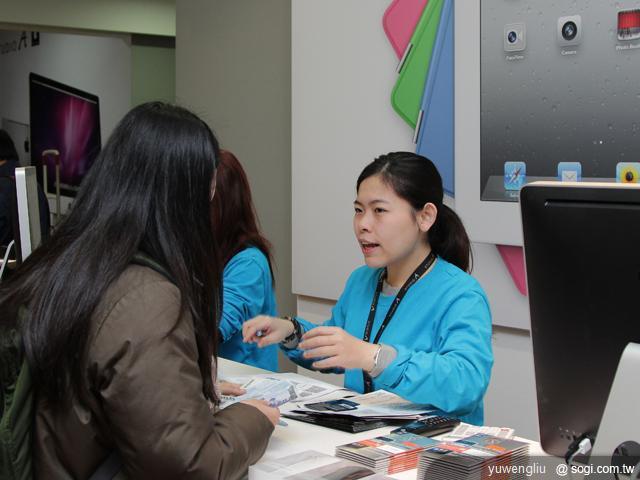 iPhone 4S 電信三雄與蘋果同步開賣