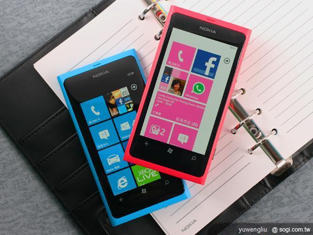 NOKIA Lumia 800 諾基亞芒果旗艦靚機