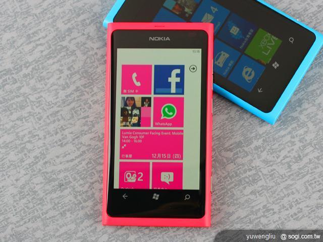 NOKIA Lumia 800 諾基亞芒果旗艦靚機
