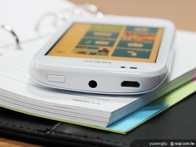 NOKIA Lumia 710 來自北歐的超值芒果