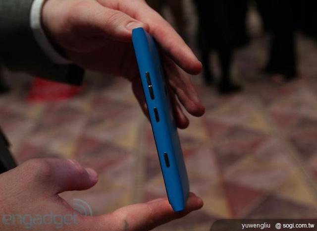 諾基亞WP新機Lumia 900正式亮相!【CES 2012】 諾基亞WP新機Lumia 900正式亮相!【CES 2012】
