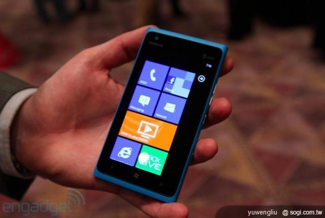 諾基亞WP新機Lumia 900正式亮相!【CES 2012】 諾基亞WP新機Lumia 900正式亮相!【CES 2012】
