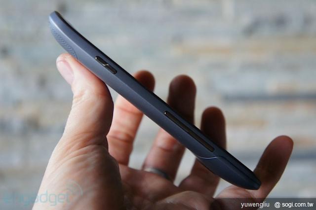 HTC TITAN II發表 相機升級1600萬畫素【CES 2012】 HTC TITAN II發表 相機升級1600萬畫素【CES 2012】