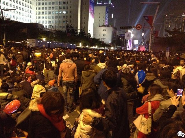 iPhone 4S挑戰入門級數位相機 跨年攝錄分享