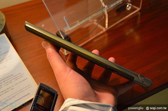 ASUS Eee Pad三連發 至尊平板再升級【CES 2012】 ASUS Eee Pad三連發 至尊平板再升級【CES 2012】