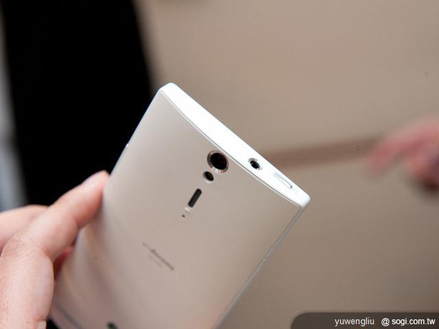 日本DoCoMo推SE XPERIA NX、Acro HD雙機 日本DoCoMo推SE XPERIA NX、Acro HD雙機