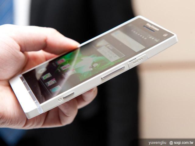 日本DoCoMo推SE XPERIA NX、Acro HD雙機 日本DoCoMo推SE XPERIA NX、Acro HD雙機