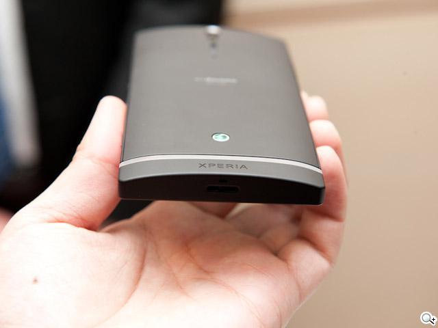 日本DoCoMo推SE XPERIA NX、Acro HD雙機 日本DoCoMo推SE XPERIA NX、Acro HD雙機