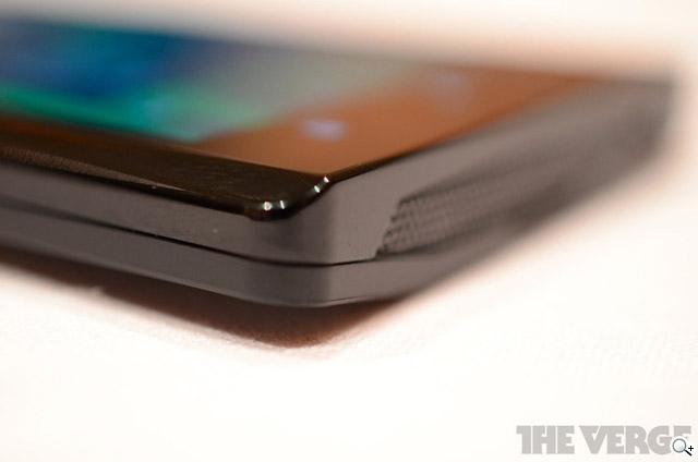 首款Intel Atom Medfield手機 聯想K800搶頭香【CES 2012】