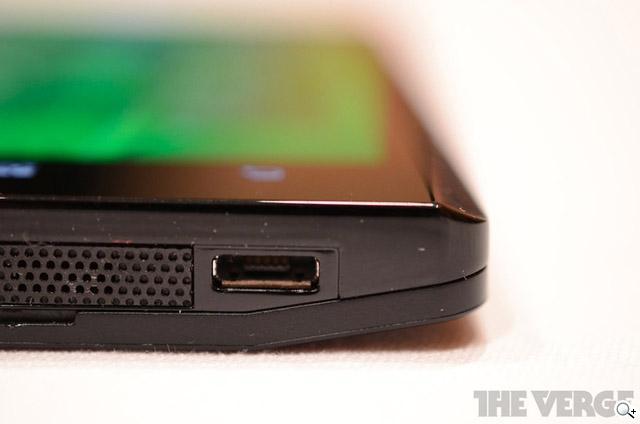 首款Intel Atom Medfield手機 聯想K800搶頭香【CES 2012】