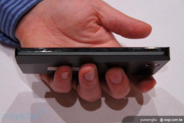 首款Intel Atom Medfield手機 聯想K800搶頭香【CES 2012】