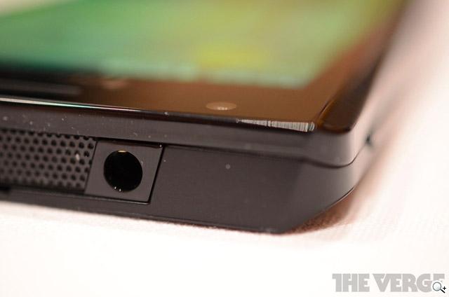 首款Intel Atom Medfield手機 聯想K800搶頭香【CES 2012】