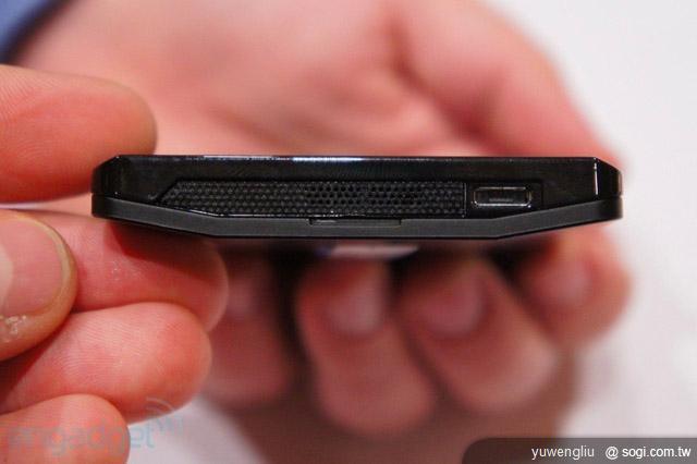 首款Intel Atom Medfield手機 聯想K800搶頭香【CES 2012】