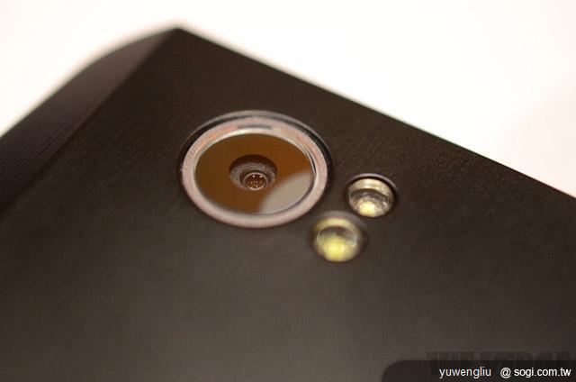 首款Intel Atom Medfield手機 聯想K800搶頭香【CES 2012】