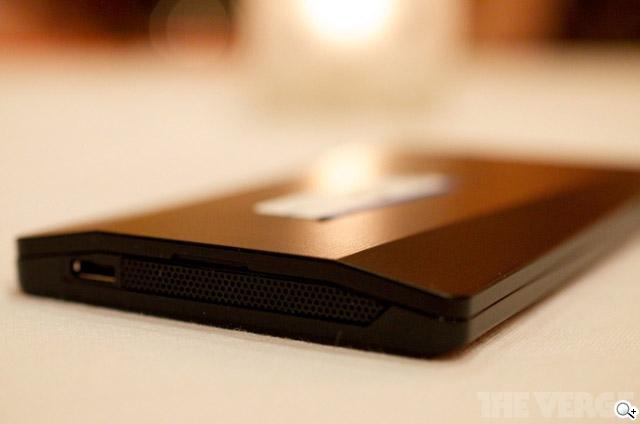 首款Intel Atom Medfield手機 聯想K800搶頭香【CES 2012】