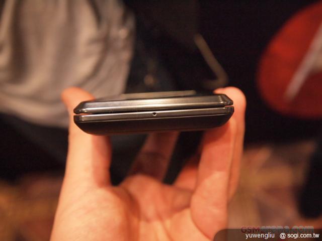 Verizon推MOTO DROID 4 實機CES現身【CES 2012】 Verizon推MOTO DROID 4 實機CES現身【CES 2012】