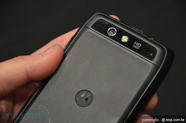 Verizon推MOTO DROID 4 實機CES現身【CES 2012】 Verizon推MOTO DROID 4 實機CES現身【CES 2012】